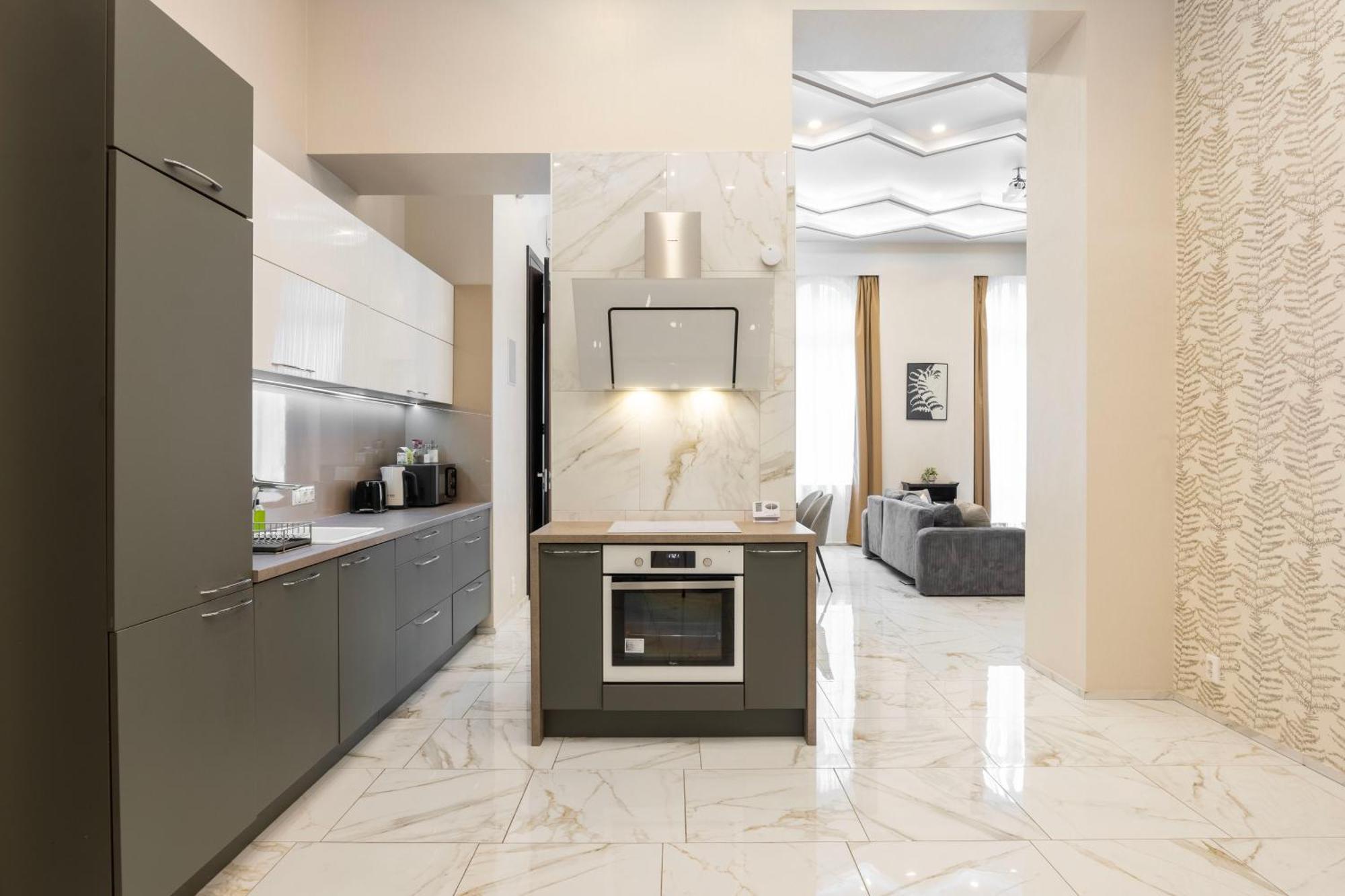 Extravagant & Modern Grand In The Center Of